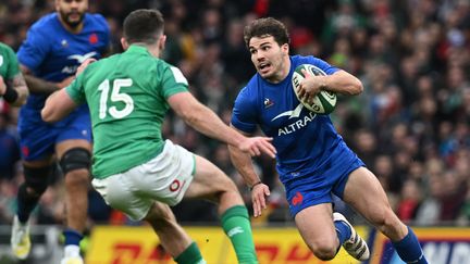 Antoine Dupont, le 11 février 2023 à Dublin, lors du match Irlande-France dans le Tournoi des six nations. (PAUL ELLIS / AFP)