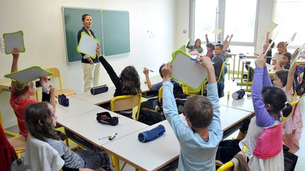 Une classe de l'&eacute;cole primaire de Saint-Ganton (Ile-et-Villaine), le 4 septembre 2012. (MARC OLLIVIER / MAXPPP)