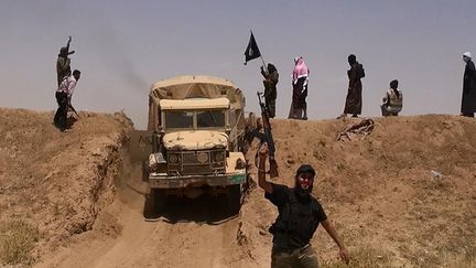 Des combattants de l'Etat islamique &agrave; Al-Hasakah (Syrie), le 11 juin 2014. (ALBARAKA NEWS / AFP)