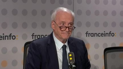 Hubert Védrine, ministre des Affaires étrangères entre 1997 et 2002, lundi 7 octobre 2024 dans franceinfo soir. (FRANCEINFO / RADIO FRANCE)