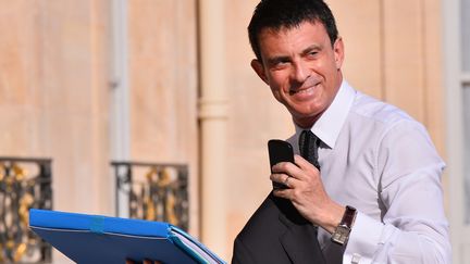 Manuel Valls arrive au palais de l'Elys&eacute;e pour rencontrer Fran&ccedil;ois Hollande le 10 juin 2015. (MUSTAFA YALCIN / ANADOLU AGENCY)