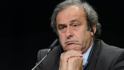 Michel Platini, le président de l'UEFA, lors d'une conférence de presse à Zurich (Suisse), le 4 décembre 2015. (FABRICE COFFRINI / AFP)