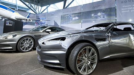 L&#039;Aston Martin DBS 2007 de &quot;Casino Royale&quot; et sa version cabossée
 (National Motor Museum)