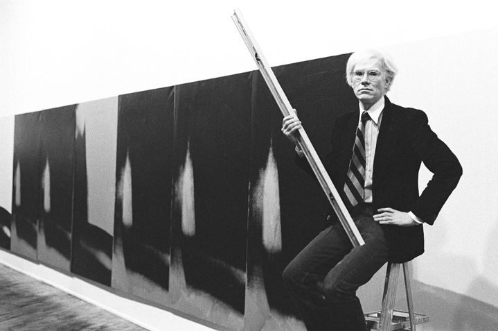 Andy Warhol devant les "Shadows" à la Heiner Friedrich Gallery, New York en 1979
 (Arthur Tress © Courtesy Dia Art Foundation, New York © The Andy Warhol Foundation for the Visual Arts, Inc. / ADAGP, Paris 2015)