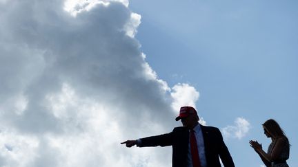 Donald Trump et Melania Trump, le 29 octobre 2020, à Tampa, en Floride. Photo d'illustration. (BRENDAN SMIALOWSKI / AFP)