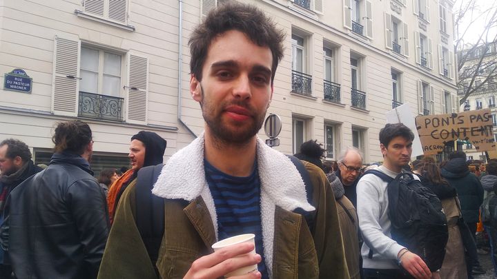 Josselin, 25 ans, professeur d'histoire-géographie, lors d'une manifestation contre la réforme des retraites, à Paris, le 23 mars 2023. (LOLA SCANDELLA/FRANCEINFO)