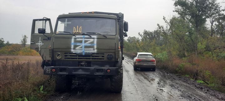 A troop transport truck abandoned by the Russians in the Donbass and recovered by the Ukrainian army.  (OMAR OUAHMANE / RADIO FRANCE)