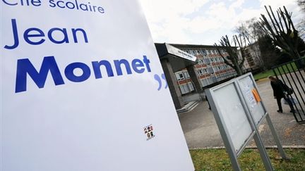 L'entrée du lycée Jean Monnet à Strasbourg où un homme armé et cagoulé a fait irruption dans une classe mercredi. (AFP)