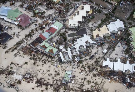 Une vue aérienne des dégâts causés par l'ouragan, le mercredi 6 septembre, à&nbsp;Philipsburg, dans la partie néerlandaise de Saint-Martin. (GERBEN VAN ES / ANP / AFP)