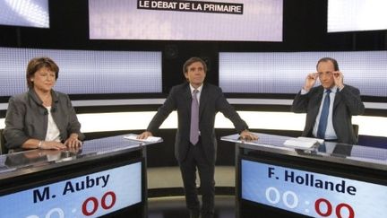 Martine Aubry et François Hollande sur le plateau de France 2. (AFP - Patrick Kovarik)