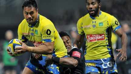 Isaia Toeava et Noa Nakaïtaci (Clermont) (THIERRY ZOCCOLAN / AFP)