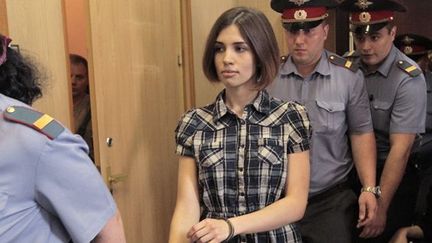 Nadejda Tolokonnikova, l&#039;un des Pussy Riot, dans un tribunal de Moscou (20/06/2012)
 (AFP / Andrey Stenin / RIA NOVOSTI)