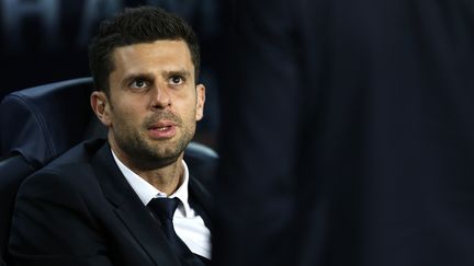 Le milieu de terrain italien Thiago Motta sur le banc pendant le match entre le PSG et Barcelone, le 8 mars 2017.&nbsp; (BENJAMIN CREMEL / AFP)