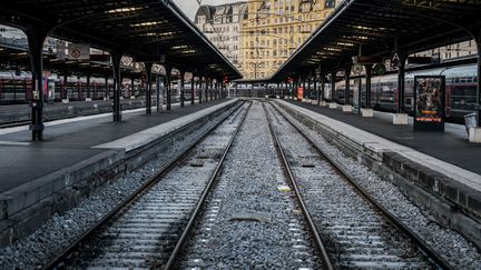 La gare de l'Est, à Paris, le 13 décembre 2019, au 9e jour de grève contre la réforme des retraites. (MARTIN BUREAU / AFP)