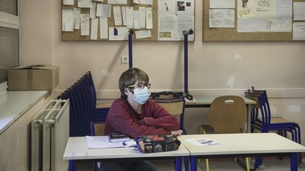 Dans le collège de Capendu (Aude), le 18 mai, à la sortie du confinement.&nbsp; (IDRISS BIGOU-GILLES / HANS LUCAS)