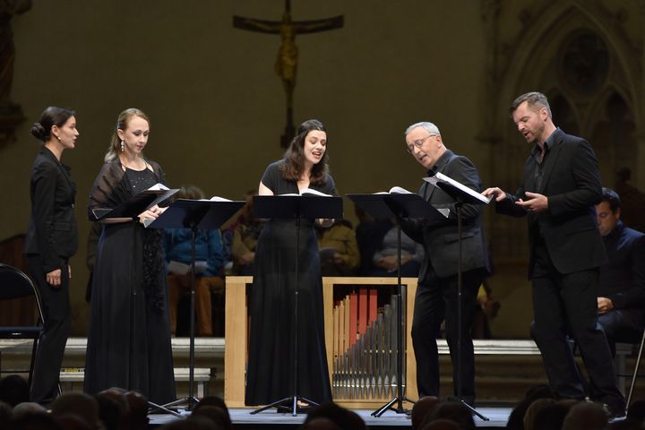 Les Arts Florissants, dirigés par Paul Agnew, interprètent les madrigaux de Schütz, le 18 septembre 2022.&nbsp; (BERTRAND PICHENE / FESTIVAL D'AMBRONAY)