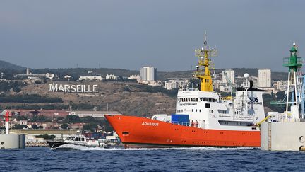 L'"Aquarius" de l'ONG SOS Méditerranée quittant le port de Marseille, le 1er août 2018. (BORIS HORVAT / AFP)