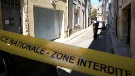 La rue de Tarascon où les policiers ont retrouvé le corps&nbsp;mutilé, le 18 juillet 2021. (SOUILLARD BRUNO / MAXPPP)