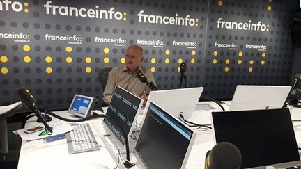 Bruno Denaes dans les studios de franceinfo
 (Radio France)