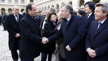 François Hollande et François Bayrou, le 16 avril 2012. (FRANCOIS MORI / POOL / AFP)