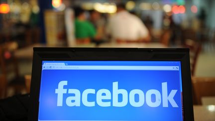 Un bug g&eacute;ant a secou&eacute; les comptes Facebook de millions d'utilisateurs, le 24 septembre 2012. (TED ALJIBE / AFP)