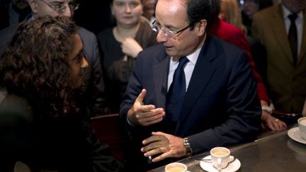 "Voulez-vous prendre un café avec François Hollande?", propose le site du candidat (FRED DUFOUR / AFP POOL / AFP)