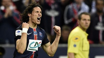 L'attaquant du PSG Edinson Cavani c&eacute;l&egrave;bre son but en finale de Coupe de France face &agrave; Auxerre, samedi 30 mai, au Stade de France de Saint-Denis (Seine-Saint-Denis). (FRANCK FIFE / AFP)