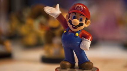 Une figurine de Mario est exposée durant la Semaine des jeux vidéos à Madrid (Espagne), le 2 octobre 2015. (SEBASTIEN BERDA / AFP)