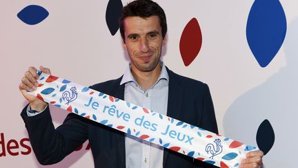 Tony Estanguet pose pour la candidature de Paris aux JO en 2024, le 25 septembre 2015. (PHILIPPE MILLEREAU / KMSP / AFP)