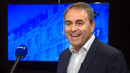 Le candidat des Républicains pour les régionales en&nbsp;Nord-pas-de-Calais-Picardie, Xavier Bertrand, lors d'un débat télévisé à Lille, le 27 octobre 2015.&nbsp; (PHILIPPE HUGUEN / AFP)