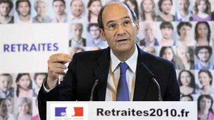 Le ministre du Travail présente la réforme des retraites du gouvernement, le 16 juin 2010 (AFP - BERTRAND GUAY)