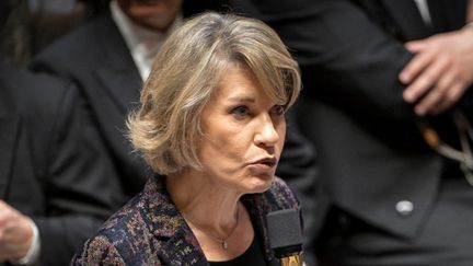 La ministre française de l'Education nationale, Anne Genetet, assiste à une séance de questions au gouvernement à l'Assemblée nationale à Paris, le 26 novembre 2024. (BERTRAND GUAY / AFP)