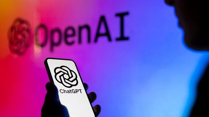 Le logo de l'application d'intelligence artificielle générative ChatGPT sur un téléphone. (JAAP ARRIENS / NURPHOTO / AFP)