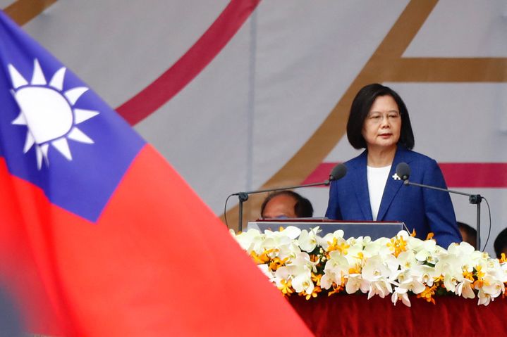 La présidente taiwanaise Tsai Ing-wen, lors de la Fête nationale du 10 octobre, s'est exprimée en&nbsp;faveur de la souveraineté de l'île face aux démonstrations de force croissantes de la République populaire de Chine. (CENG SHOU YI / NURPHOTO)