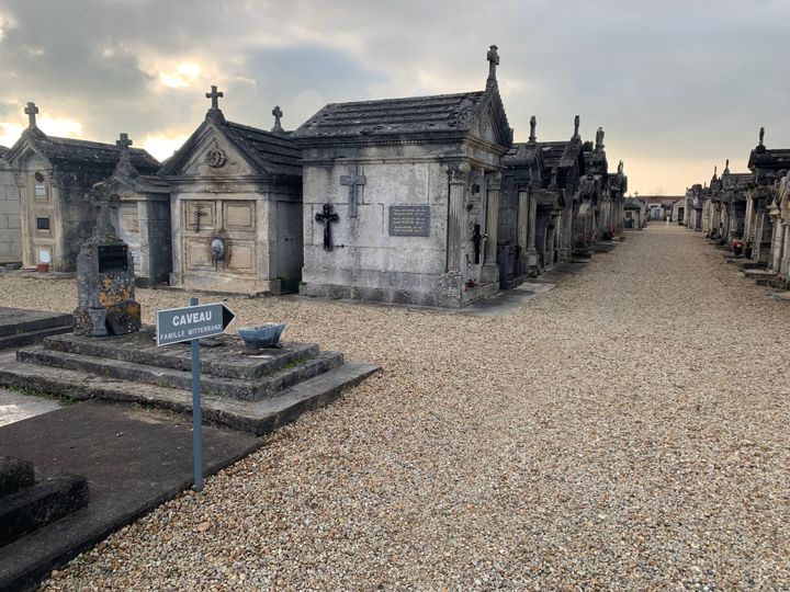 Le cimetière de Jarnac en Charente, où est enterré François Mitterrand. (MATHILDE VINCENEUX / RADIOFRANCE)