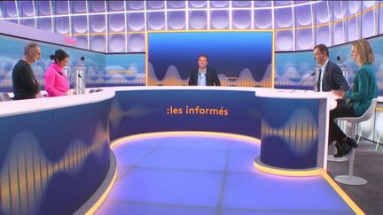 Autour de Marc Fauvelle et Renaud Dély, les informés de franceinfo débattent de l'actualité du lundi 17 octobre 2022. (FRANCEINFO / RADIOFRANCE)