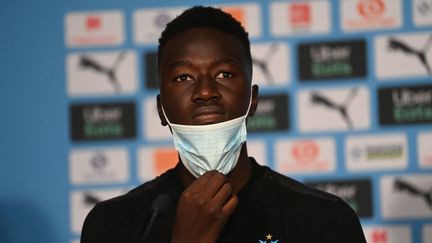 Pape Gueye lors de sa présentation à Marseille en août 2020. (CHRISTOPHE SIMON / AFP)