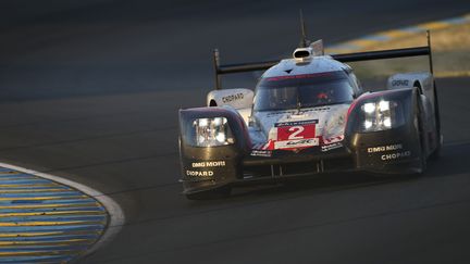 La Porsche 919 n°2, sur le circuit des 24 Heures du Mans (Sarthe), le 18 juin 2017. (ANTONIN VINCENT / DPPI MEDIA)