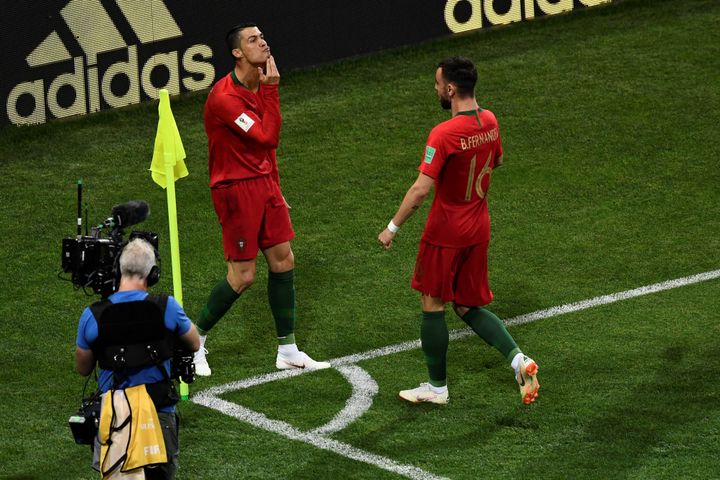 Cristiano Ronaldo&nbsp;célèbre son premier but face à l'Espagne, le 15 juin 2018, à&nbsp;Sochi&nbsp; en Russie. (JONATHAN NACKSTRAND / AFP)