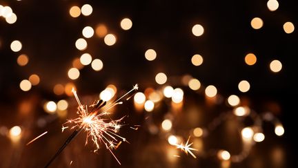 Un "drôle" de Noël en famille, mais un Noël quand même, pour tous ceux qui le peuvent.&nbsp; (MOMENT RF / GETTY IMAGES)