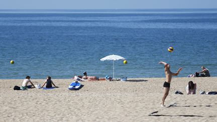 La plage de Ouistreham dans le Calvados. (CHARLY TRIBALLEAU / AFP)