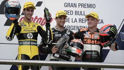 Johann Zarco (au milieu) a signé la première victoire de sa carrière (JUAN MABROMATA / AFP)