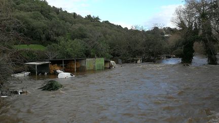 La rivière Prunelli est sortie de son lit, à&nbsp;Porticcio, en Corse du Sud, le 21 décembre 2019. (PASCAL POCHARD-CASABIANCA / AFP)