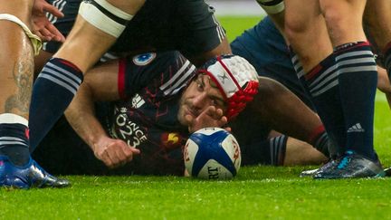 Le Français Kevin Gourdon, lors&nbsp;du test-match entre la France et la Nouvelle-Zélande (18-38) au Stade de France (Saint-Denis), le 11 novembre 2017. (PIERRE CHARLIER/DPPI)