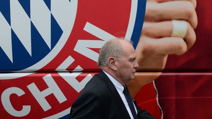 Uli Hoeness, le pr&eacute;sident du Bayern Munich, &agrave; Pilsen (R&eacute;publique tch&egrave;que), le 4 novembre 2013 (MICHAL CIZEK / AFP)