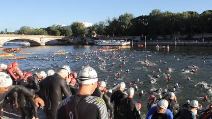  (Triathlon de Paris en 2010, les athlètes avaient nagé dans la Seine © MAXPPP)