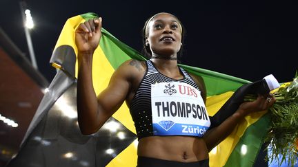 La joie d'Elaine Thomson après son triomphe sur 200m (FABRICE COFFRINI / AFP)