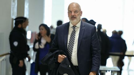 Le garde du corps historique du Rassemblement national, Thierry Légier, au procès des assistants parlementaires européens du parti, le 1er octobre 2024, au tribunal judiciaire de Paris. (THOMAS SAMSON / AFP)