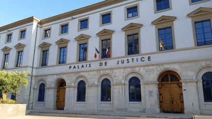 Le palais de justice de Valence dans la Drôme. (FLORENCE GOTSCHAUX / RADIOFRANCE)