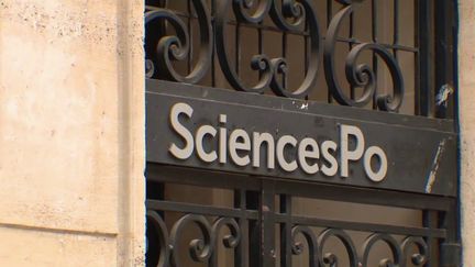 Lors d'une mobilisation en soutien à la Palestine à Sciences Po Paris, mardi 12 mars, une étudiante juive a été empêchée d'entrer dans un amphithéâtre. (FRANCE 2)